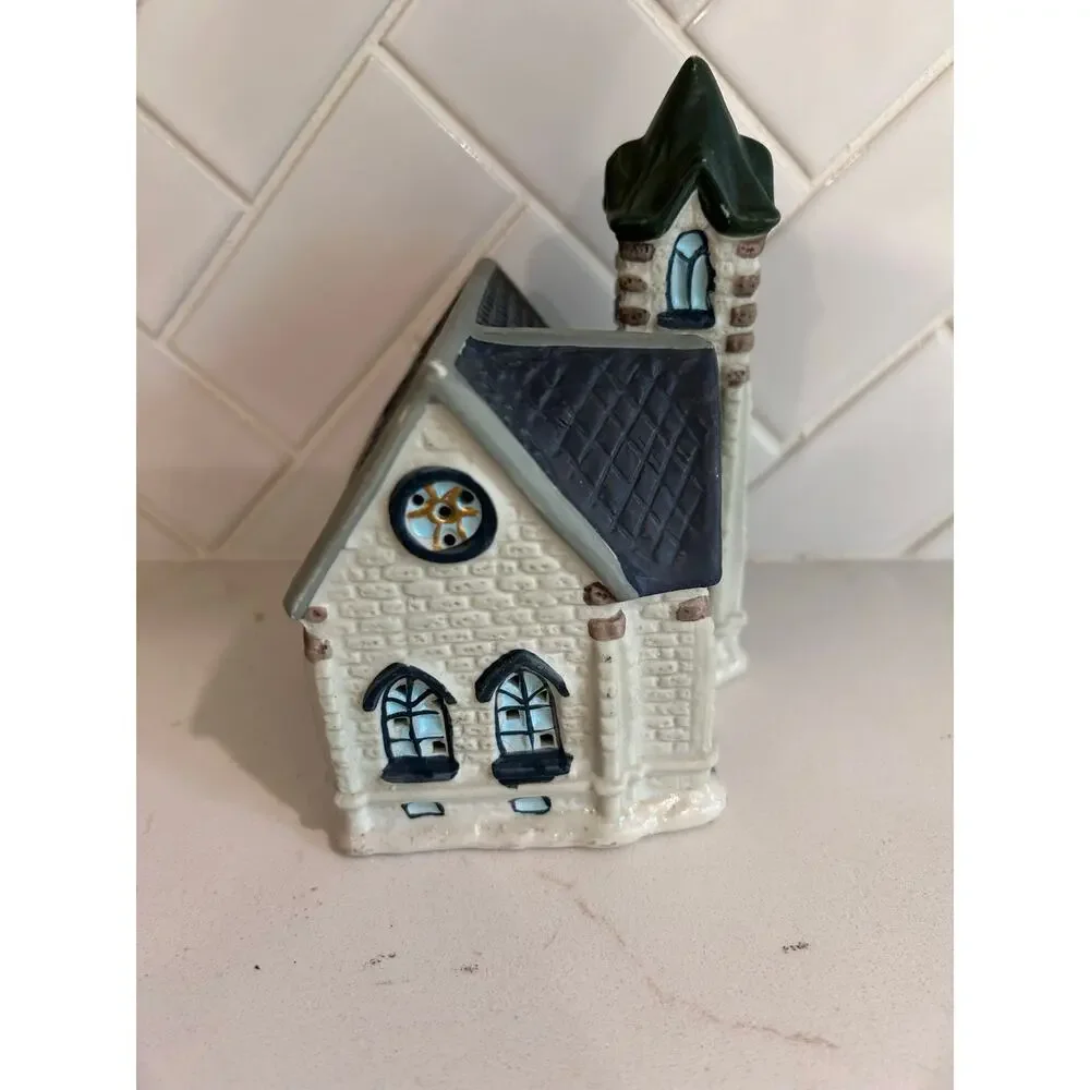 VTG 2001 Cobblestone Corners Hope Community Church Christmas Village Figurine